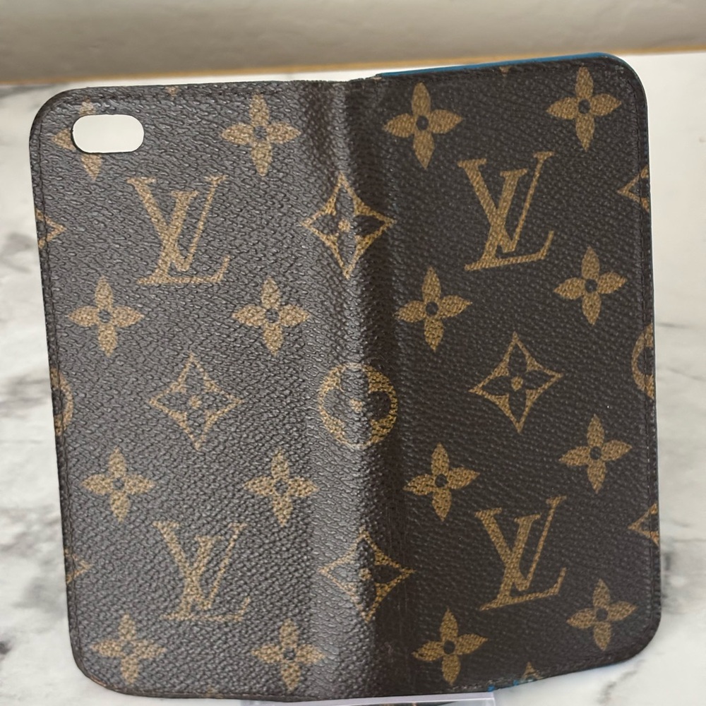 Louis Vuitton Brown and Gold Monogram Case IPhone 6 Plus - Picture 3 of 6